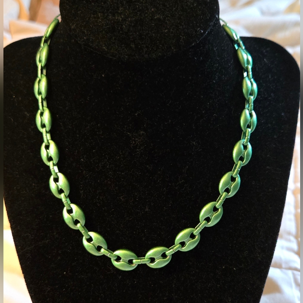 Melania Clara NWOT Green Alaia Necklace.